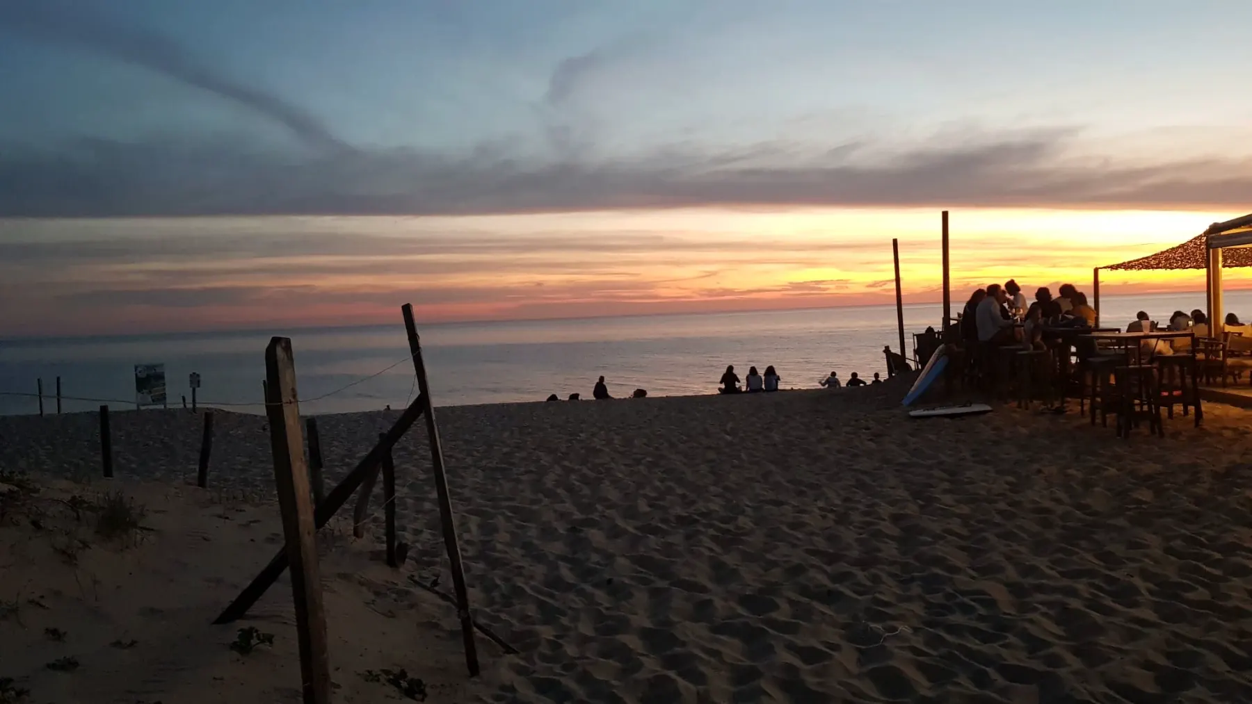 Bar de plage au coucher du soleil entre Hossegor et Seignosse