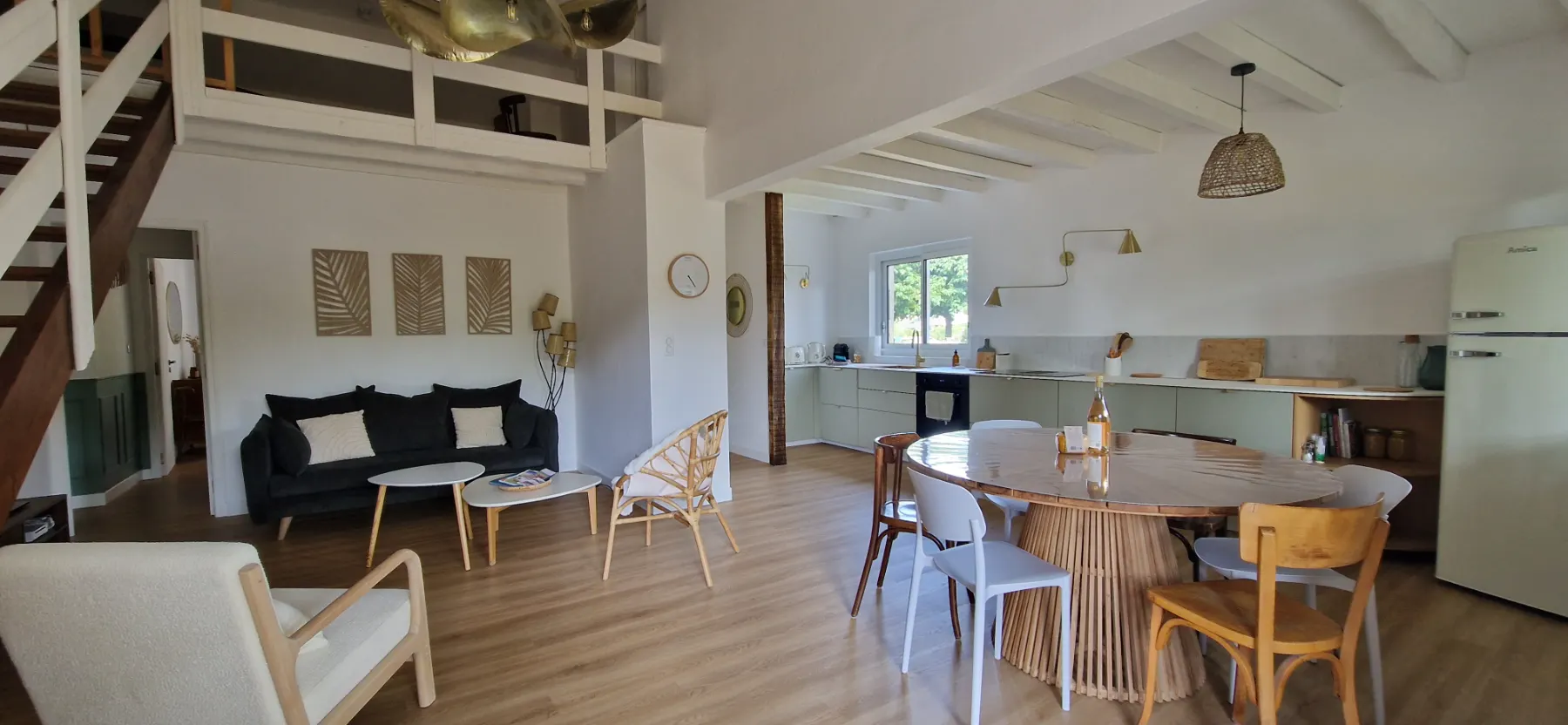 Pièce de vie de 45 m² avec cuisine ouverte, location de vacances à Seignosse