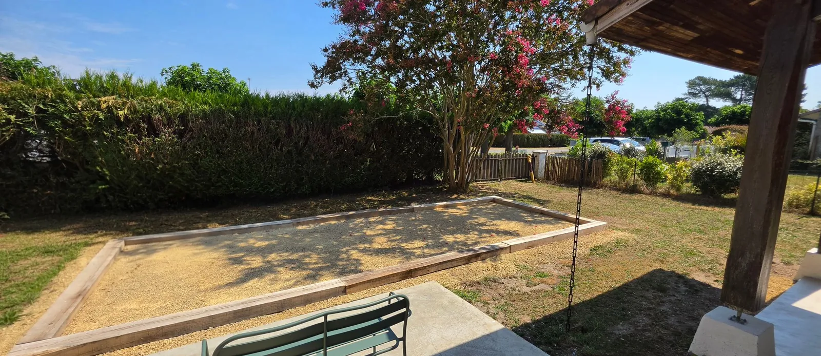 Terrain de pétanque privatif dans le jardin