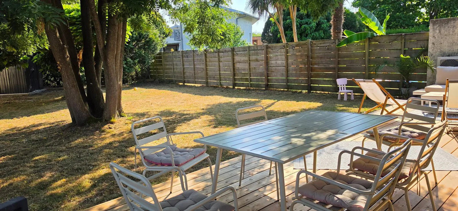 Terrasse ombragée du jardin à Seignosse Bourg